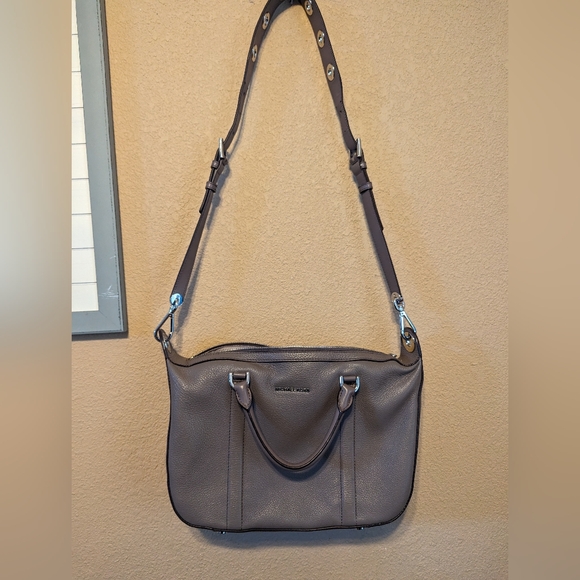 Micheal Kors Bag - Picture 1 of 7